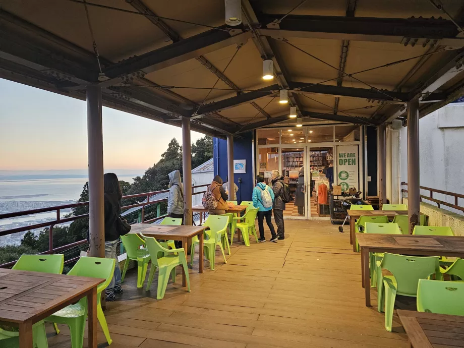 Mount Maya, restaurant