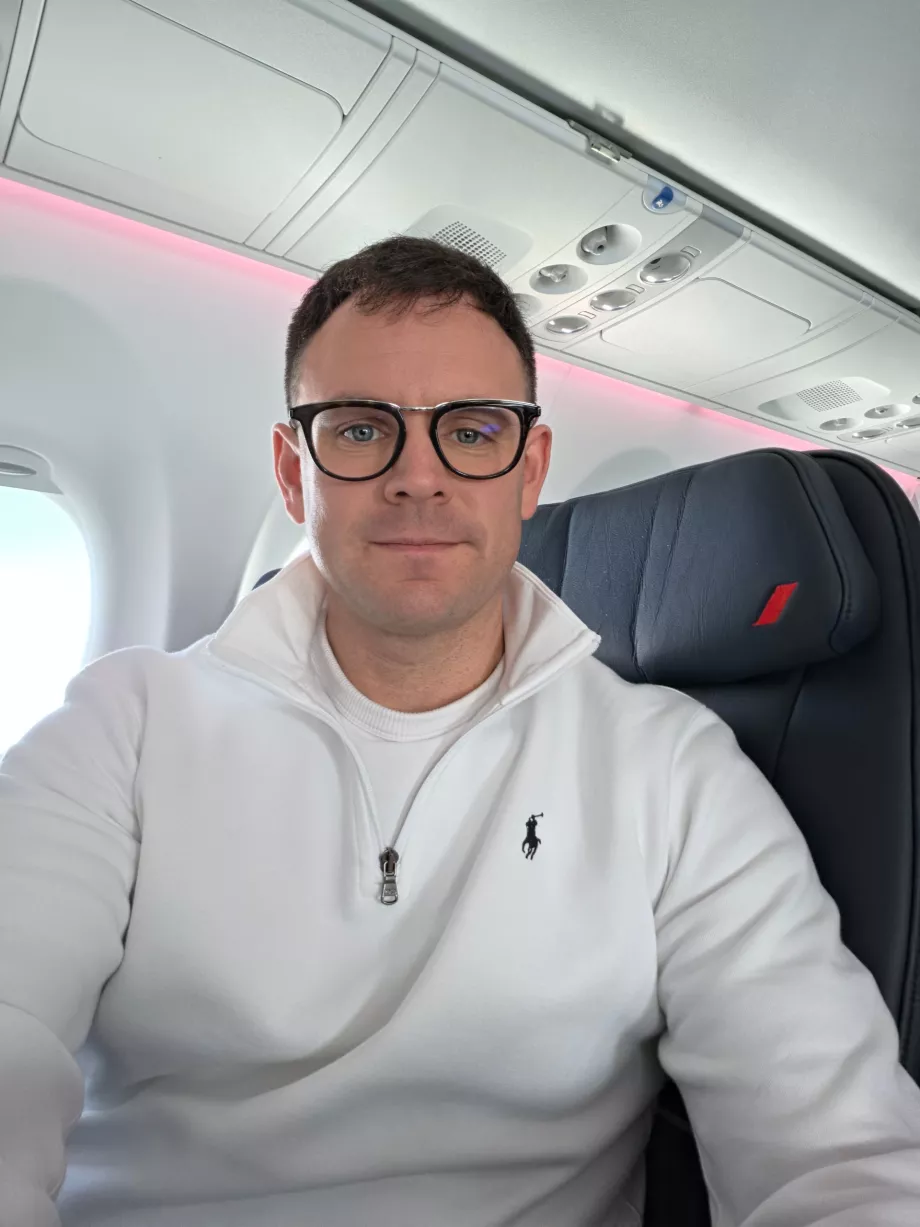 Eu, în clasa business, la bordul unui Airbus A220