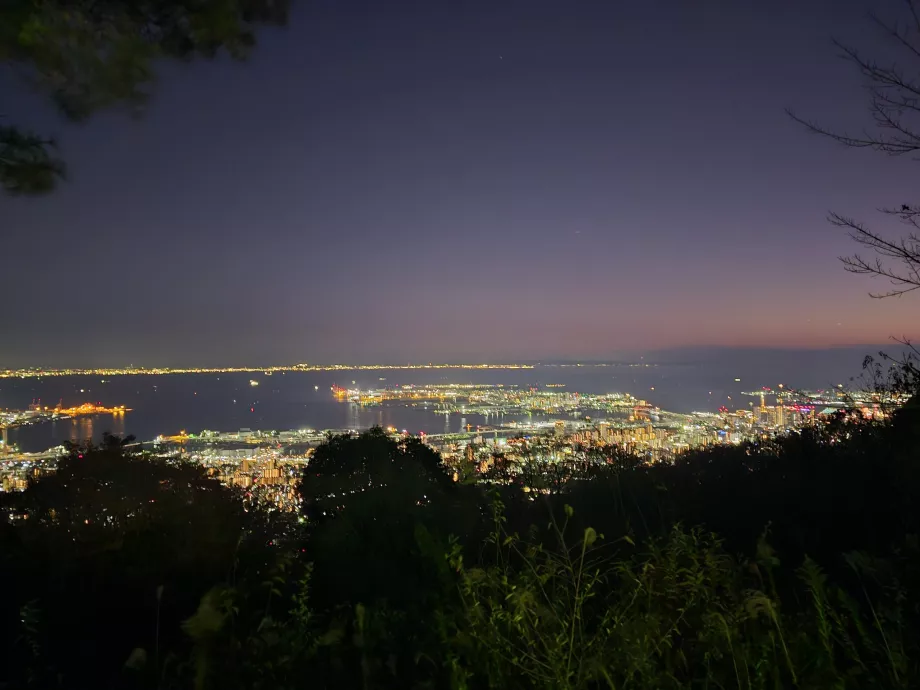 Vedere din stația de sus a telecabinei Maya