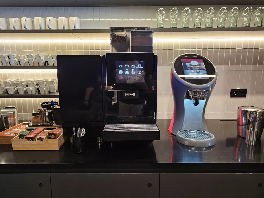 Mașină de cafea și băuturi răcoritoare de la postmix