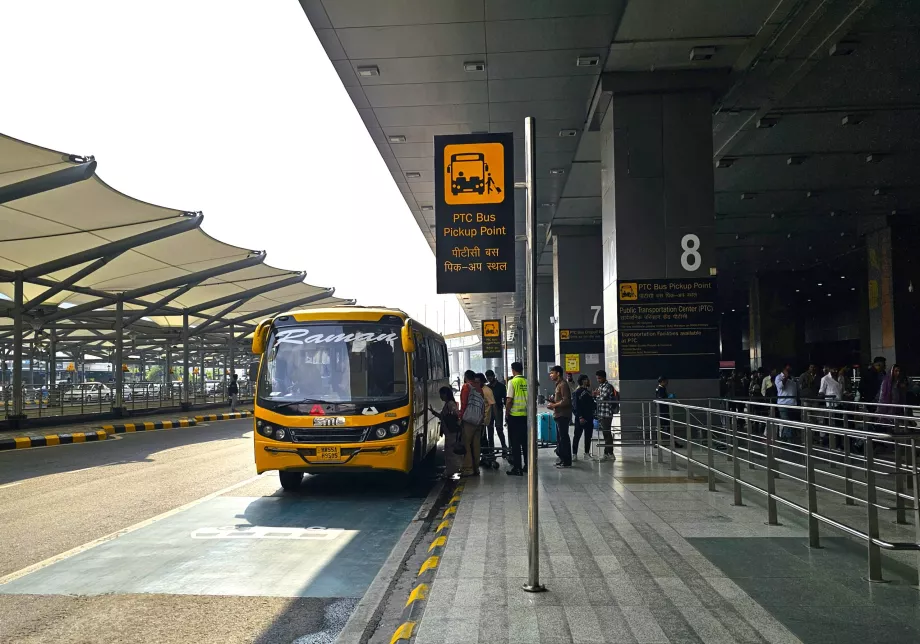Autobuz navetă către Centrul de Transport Public