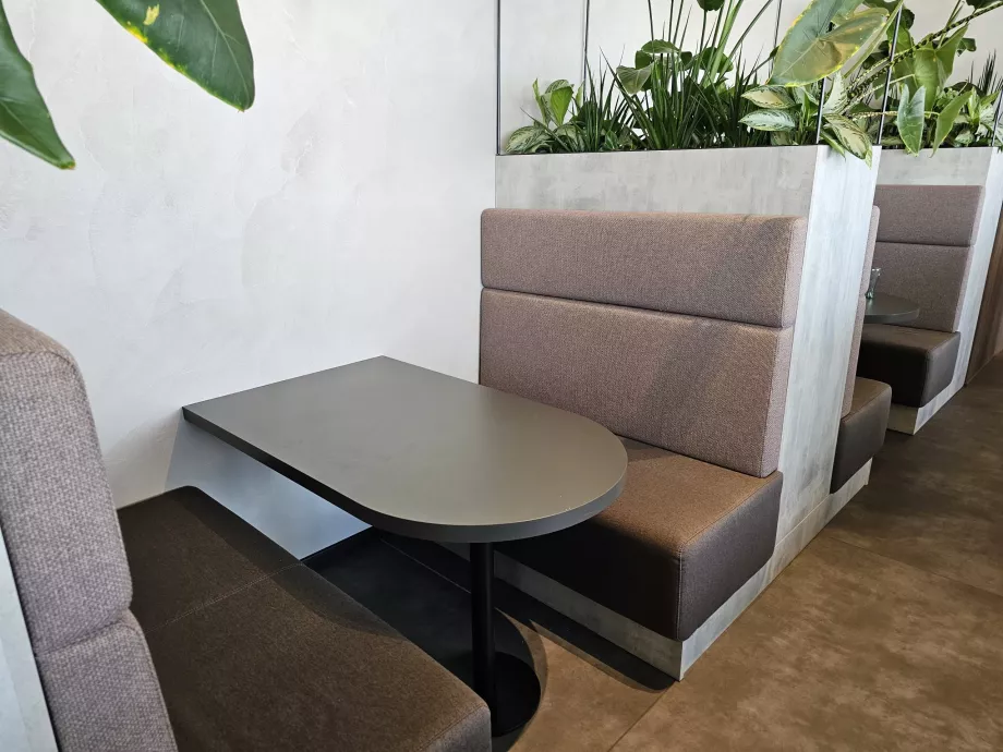 Scaune confortabile pentru lucrul pe laptop