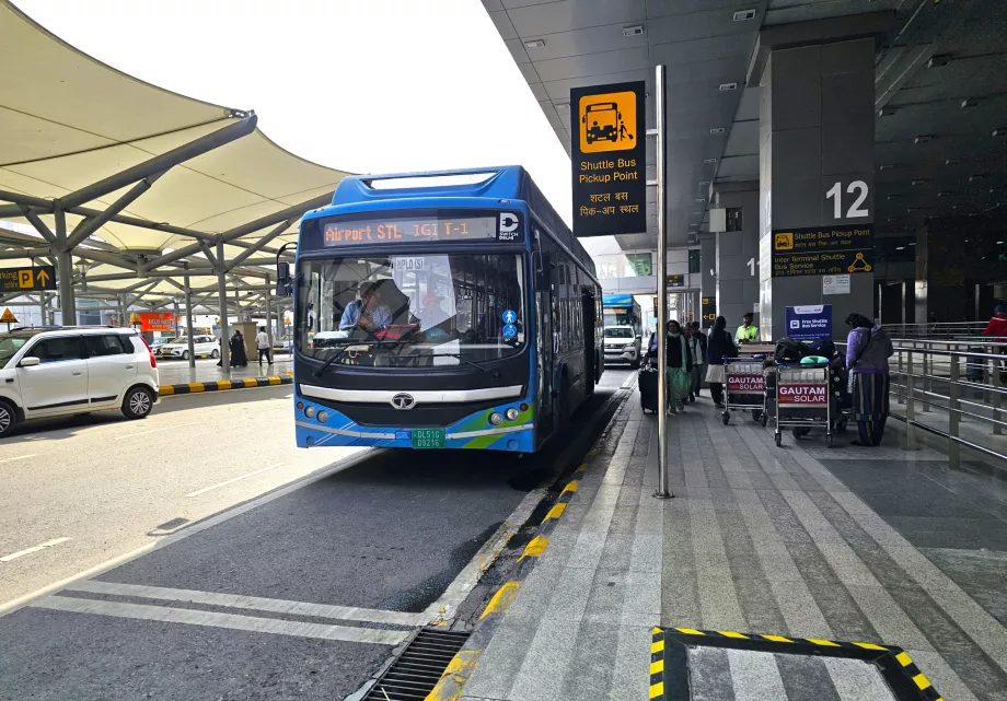 Autobuz navetă între terminalele 1-2-3, oprire terminal 3