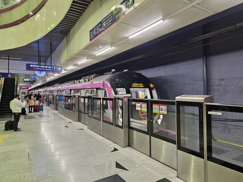 Metrou, Linia Magenta