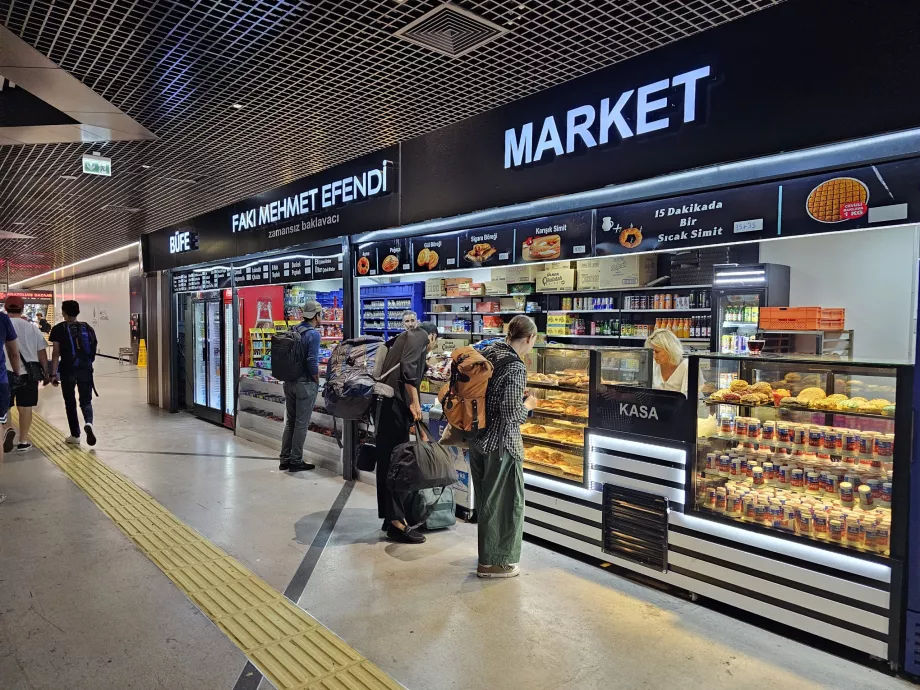 Minimarket lângă stația de metrou