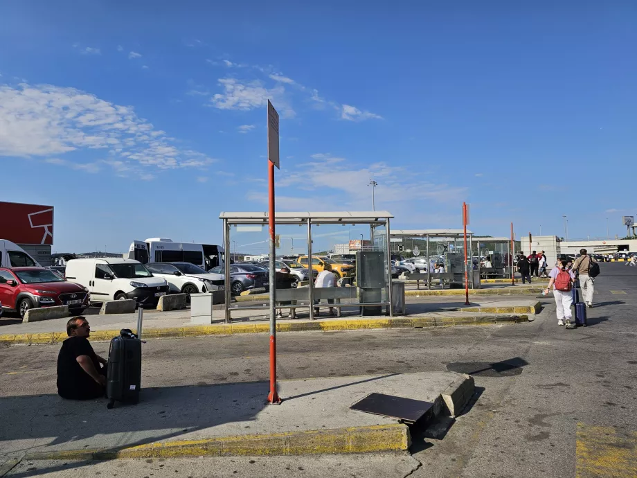 Stații de autobuz pentru transportul public