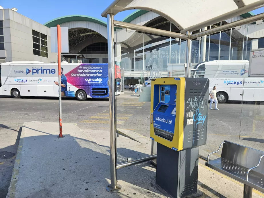 Distribuitor automat la Istanbulkart, stație de autobuz