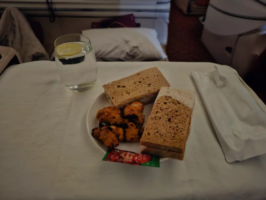 O gustare mică după decolare în cazul zborurilor de noapte