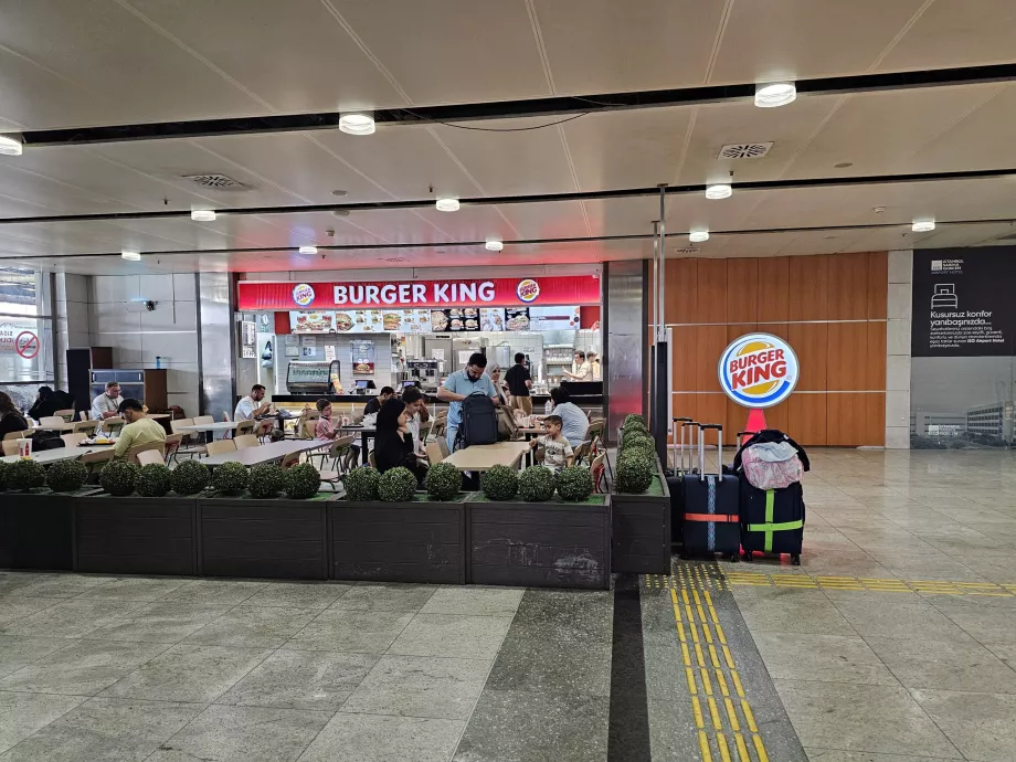 Burger King, zona sosirilor publice