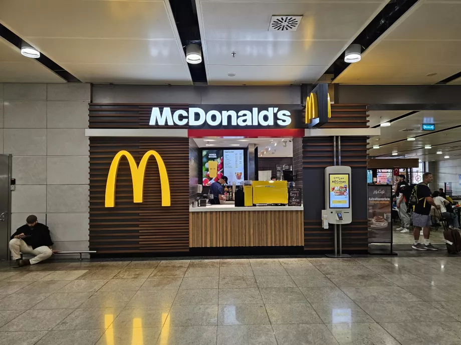McDonald's, zona publică a sosirii