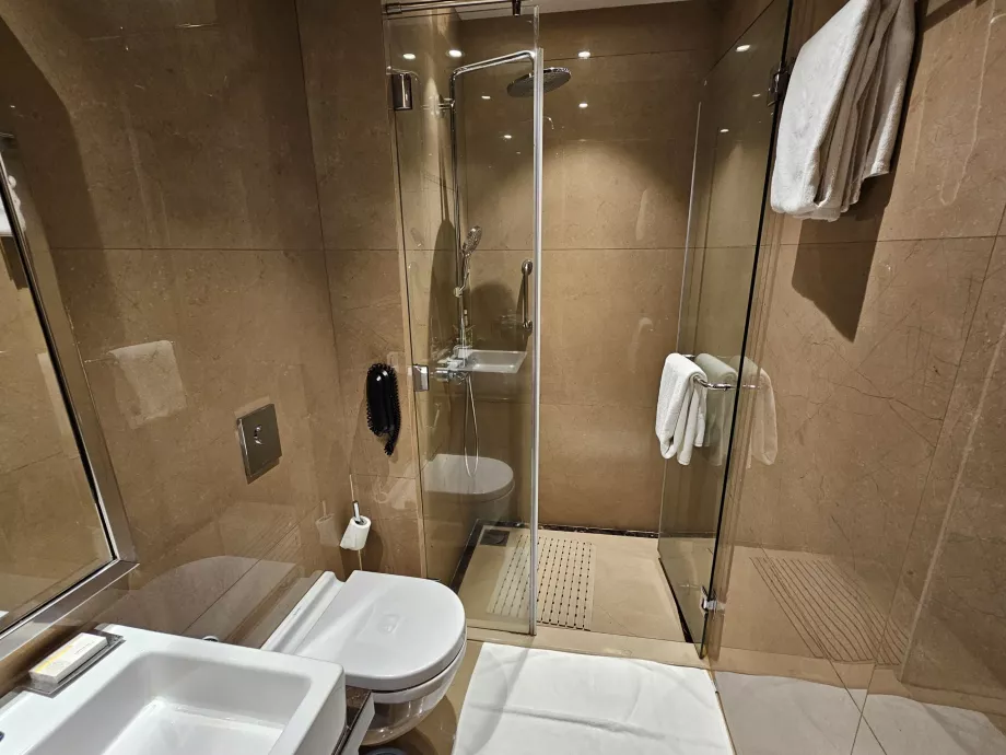 Hotelul Niranta transit