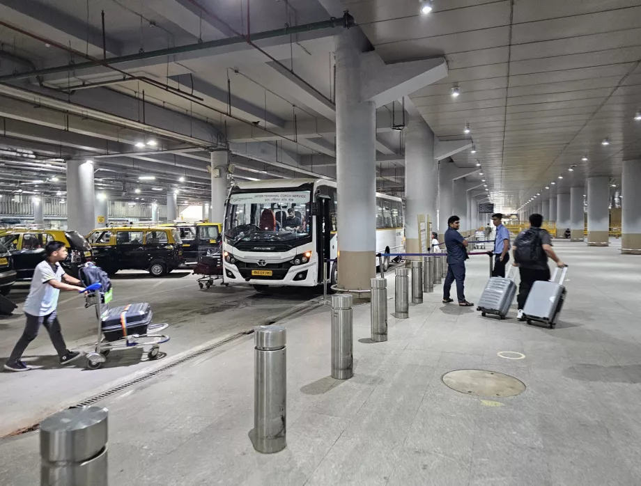 Stație autobuz navetă, Terminalul 2