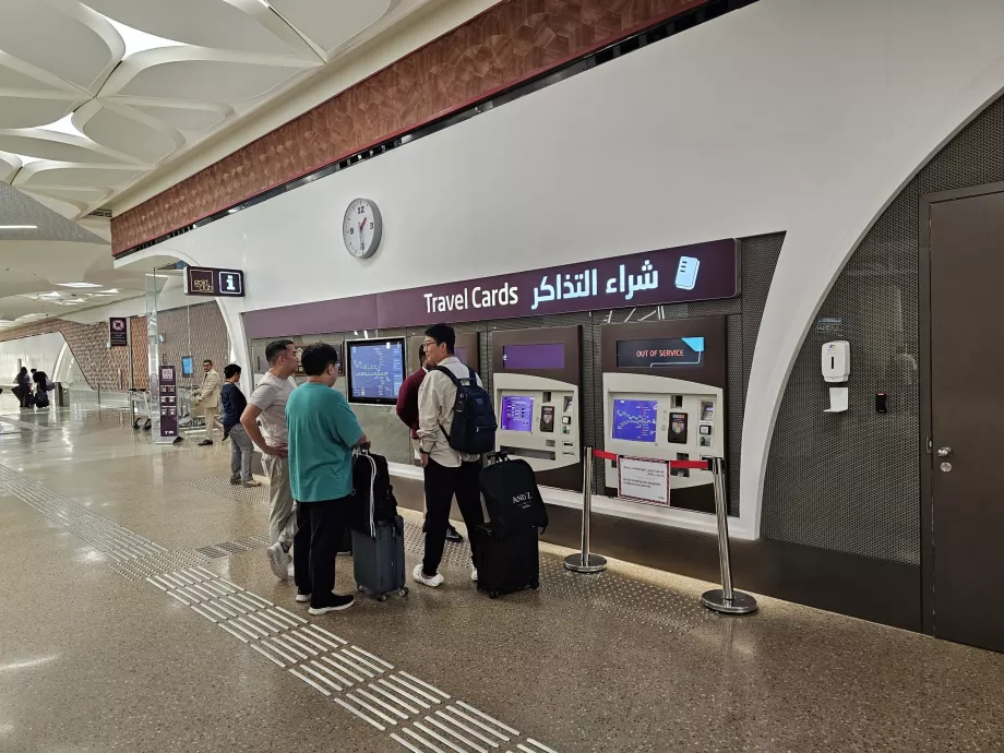 Automate de bilete la intrarea în metrou