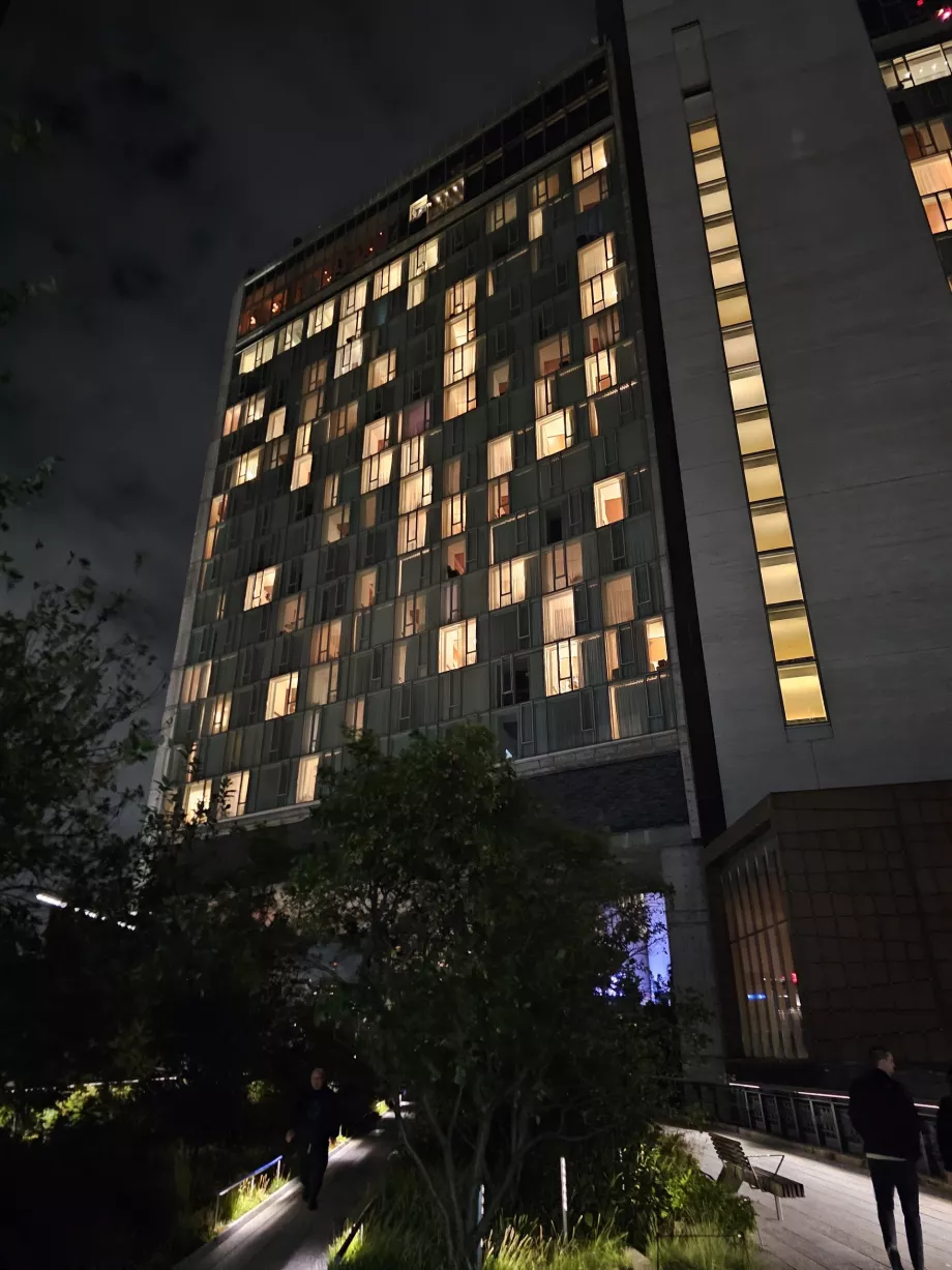 High Line trece direct pe sub hotel