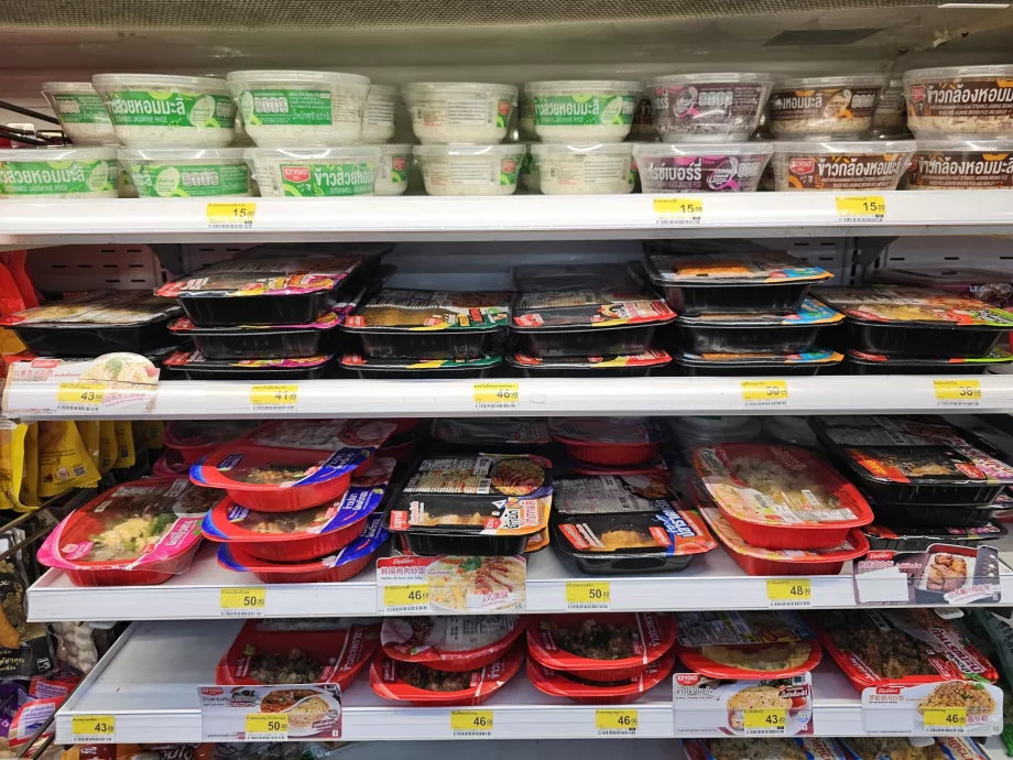 Mâncăruri calde gata de gătit, gata pentru reîncălzire imediată