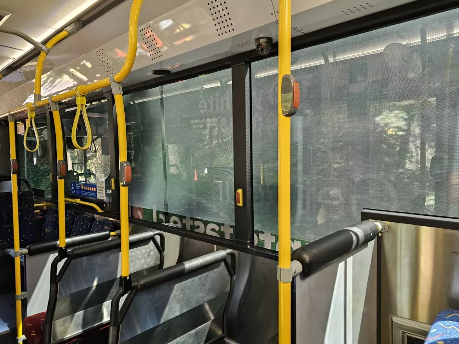 Buton de oprire pe autobuz