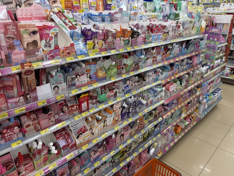 Raft cu produse cosmetice