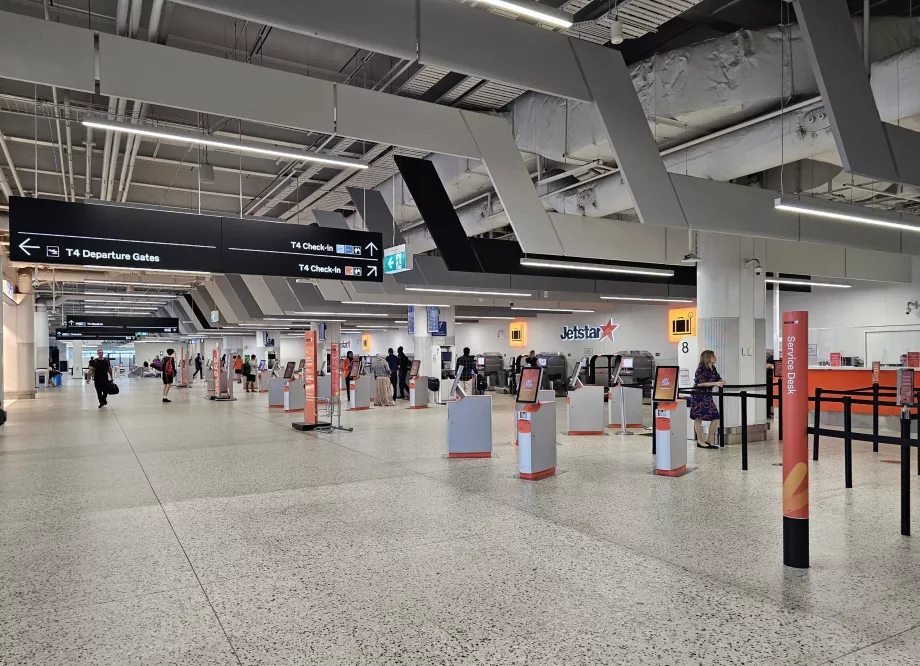 Terminalul 4, check-in