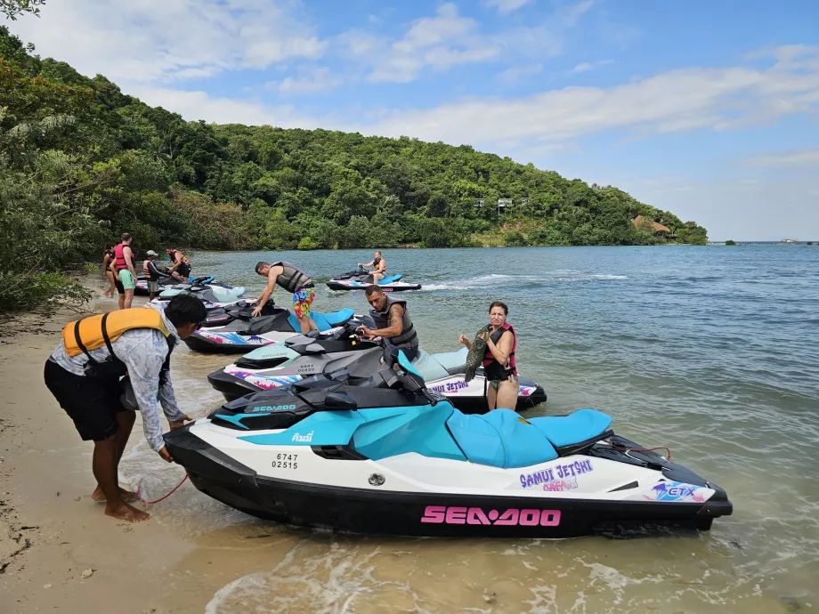 Oprire în timpul călătoriei de la Koh Samui la Pig Island