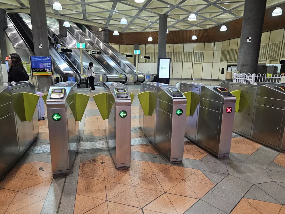 Turnichete la intrarea în metrou