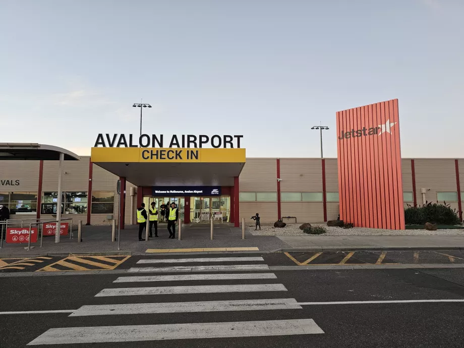 Terminalul de plecări al Aeroportului Avalon
