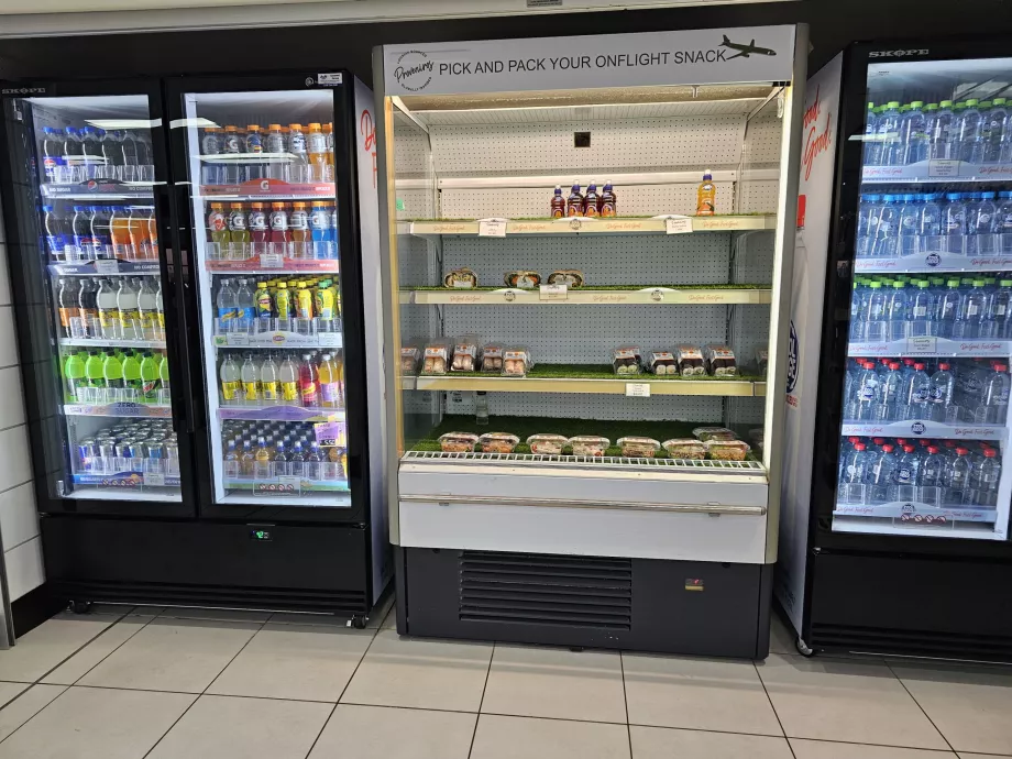 Cafenea în salonul de tranzit pentru plecări