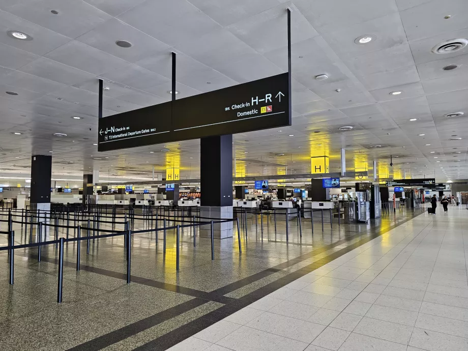 Lobby-ul de check-in al Terminalului Internațional 2