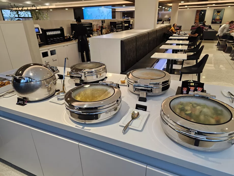 ANZ Lounge, mâncare caldă