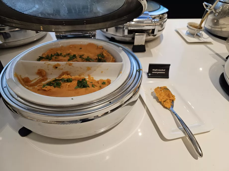 ANZ Lounge, mâncare caldă