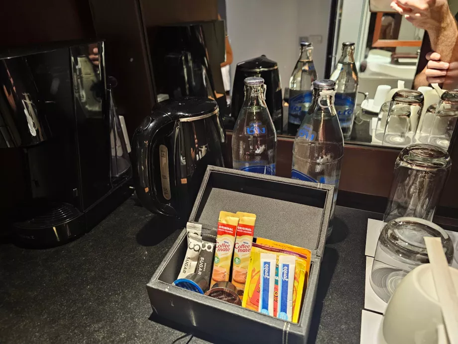 Mașină de cafea și apă